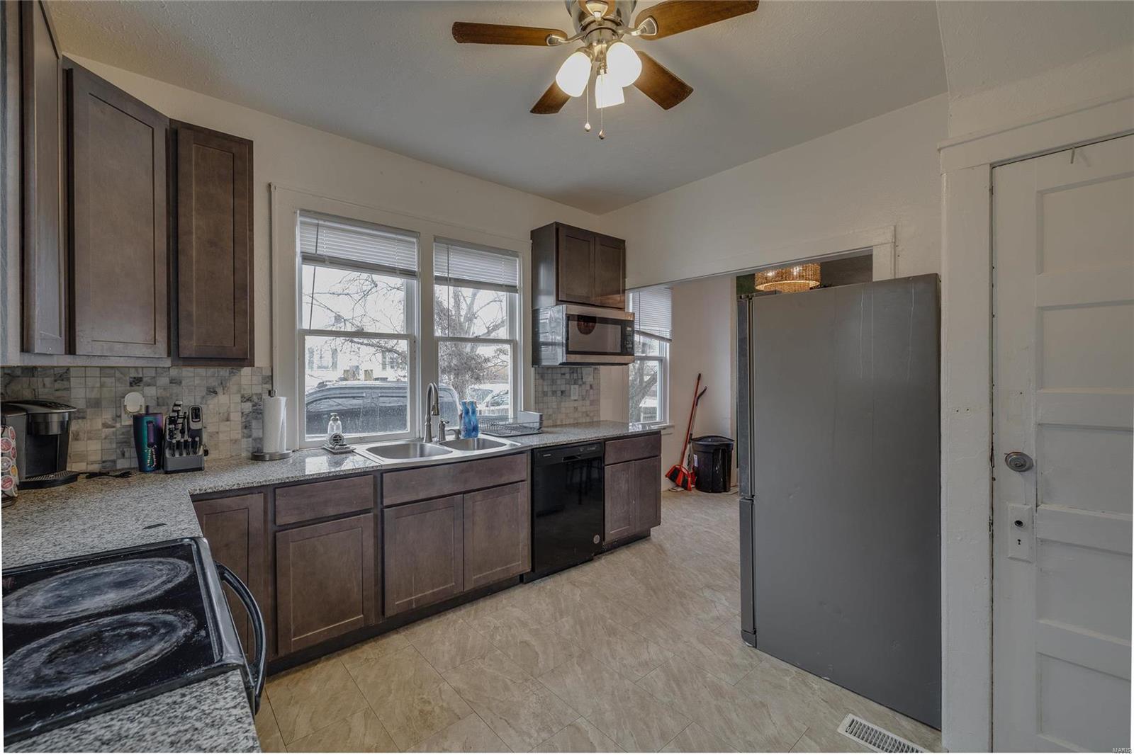213 E Walnut Street Property Photo 9