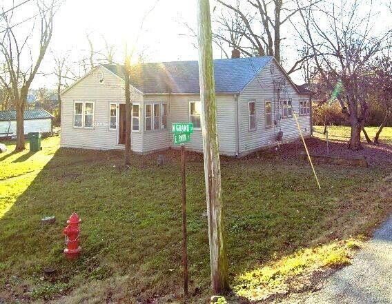 415 N Grand Street Property Photo