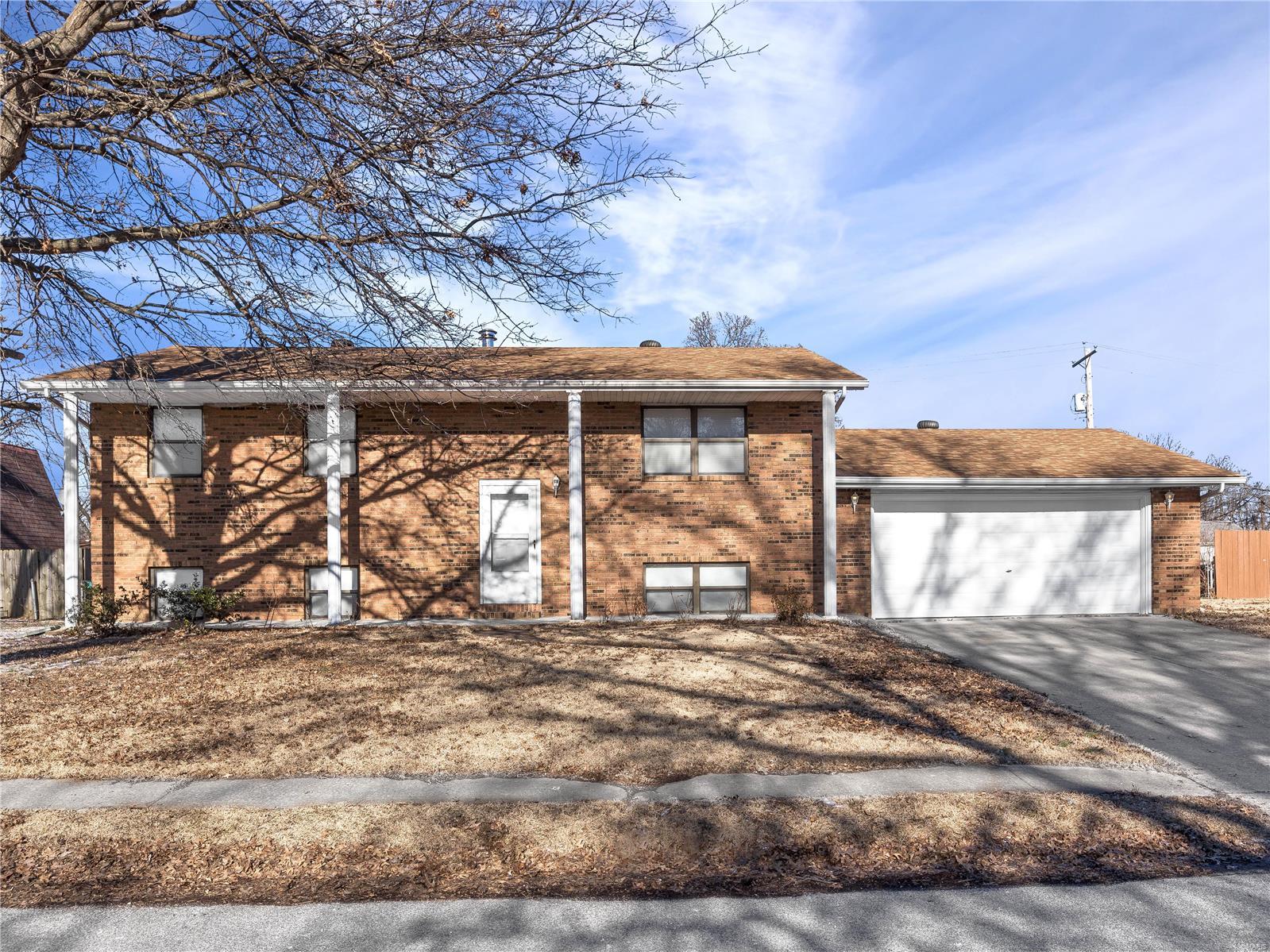 1919 Marseilles Dr Property Photo
