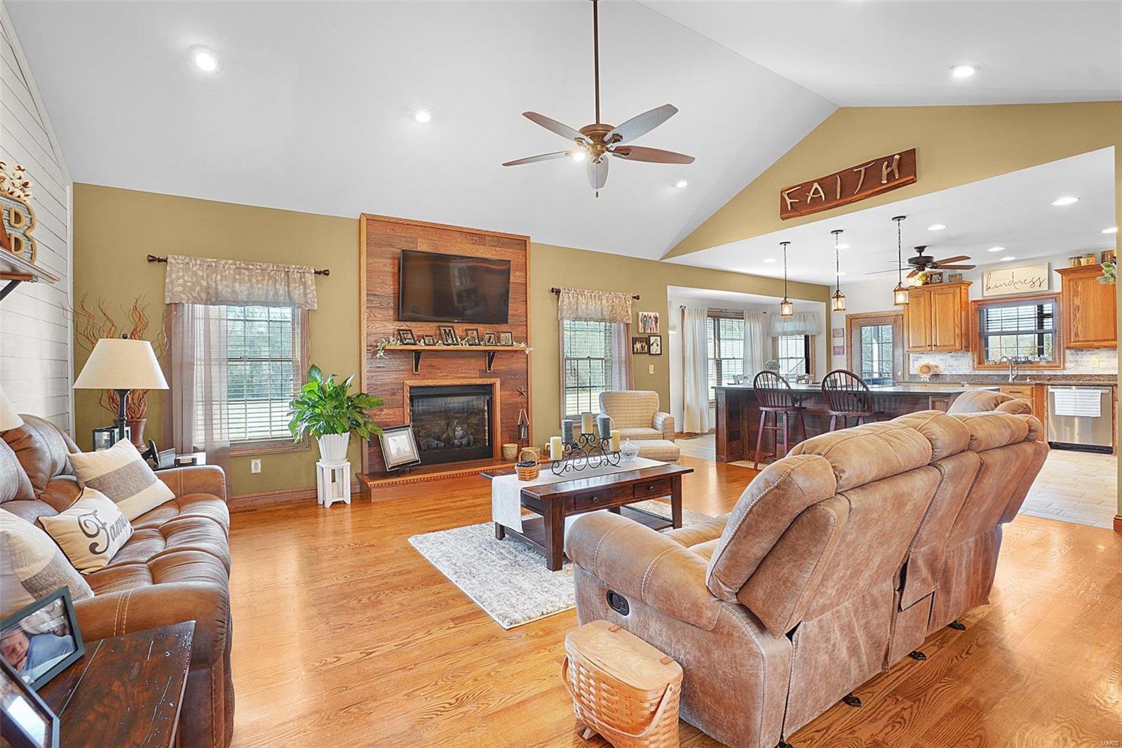 10116 Highway 100 Property Photo 8