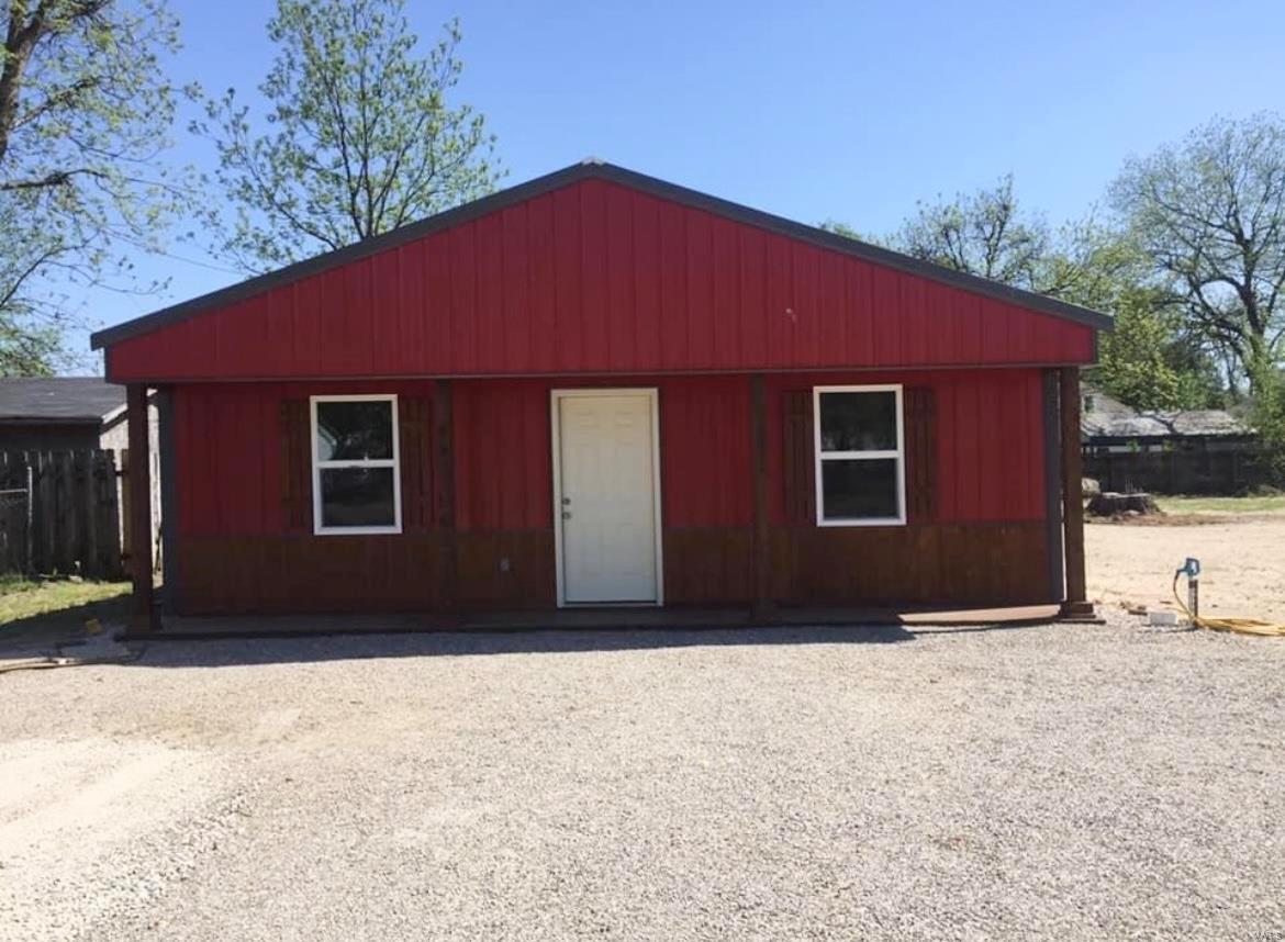 405 School Property Photo 1