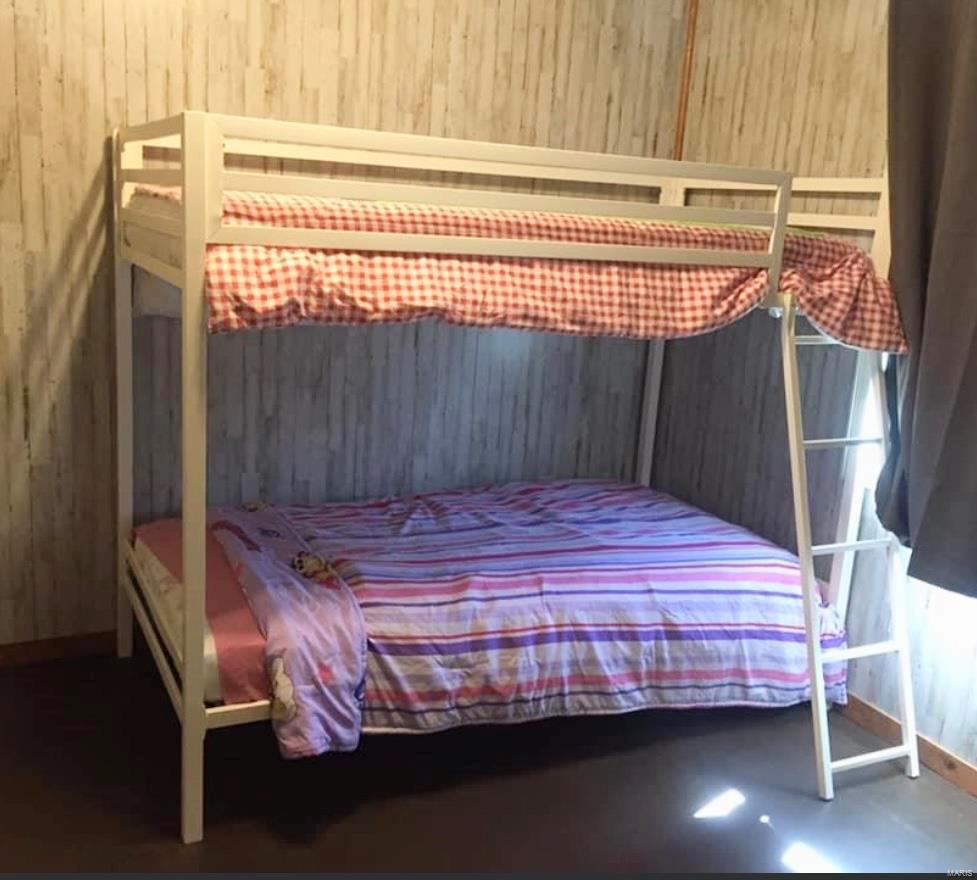 405 School Property Photo 5