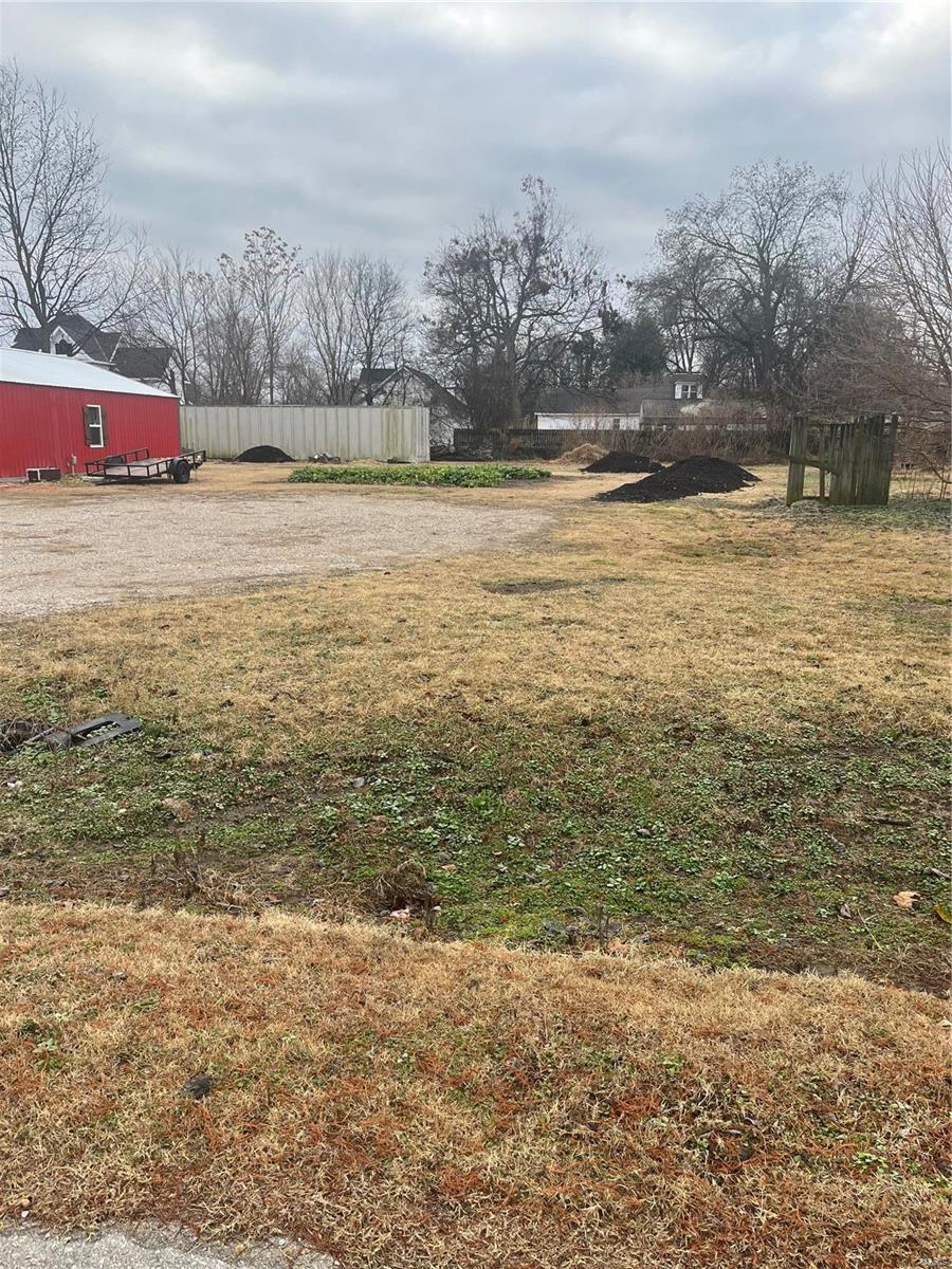 405 School Property Photo 6