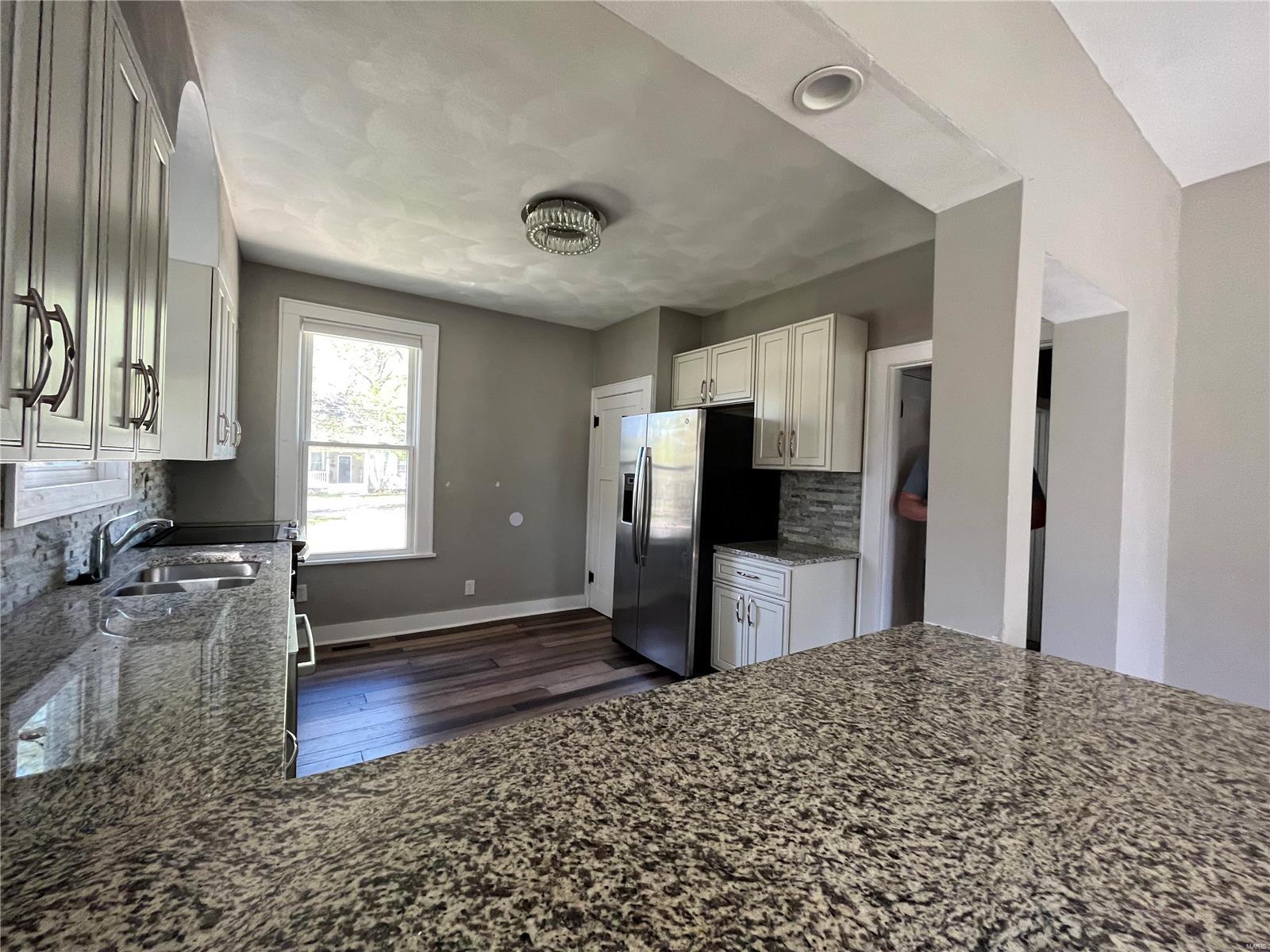 202 E Jefferson Street Property Photo 5