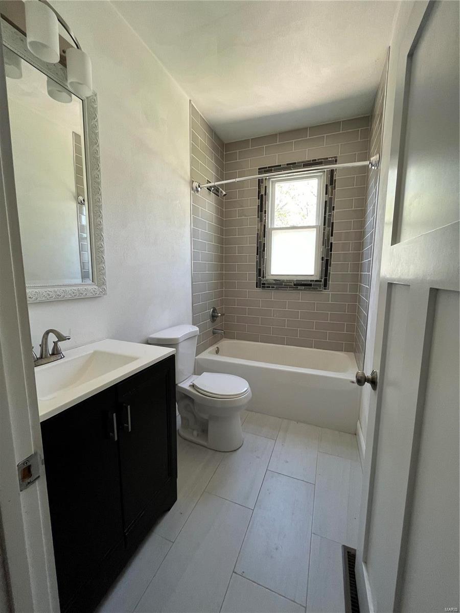202 E Jefferson Street Property Photo 14