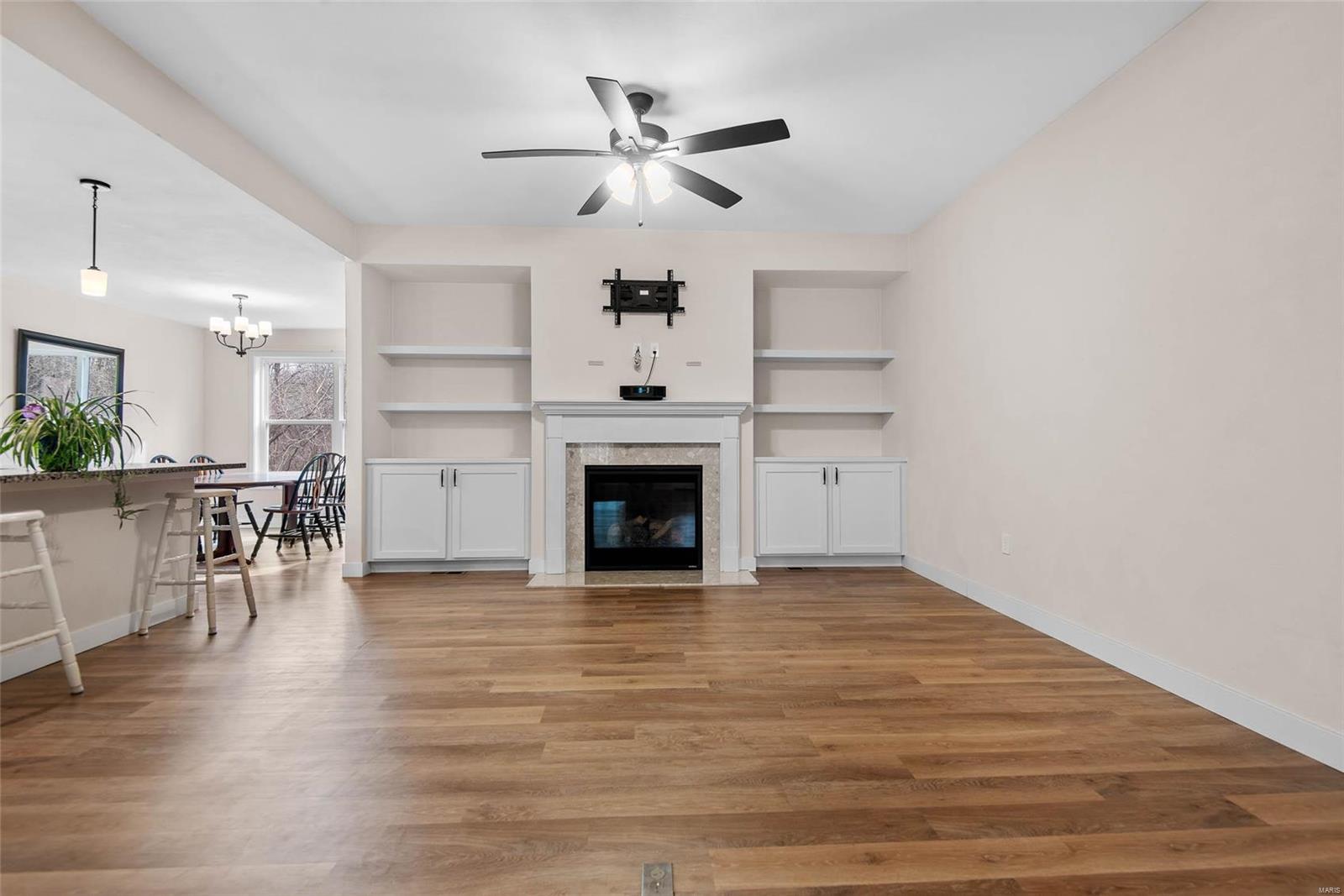 948 Half Moon Property Photo 8