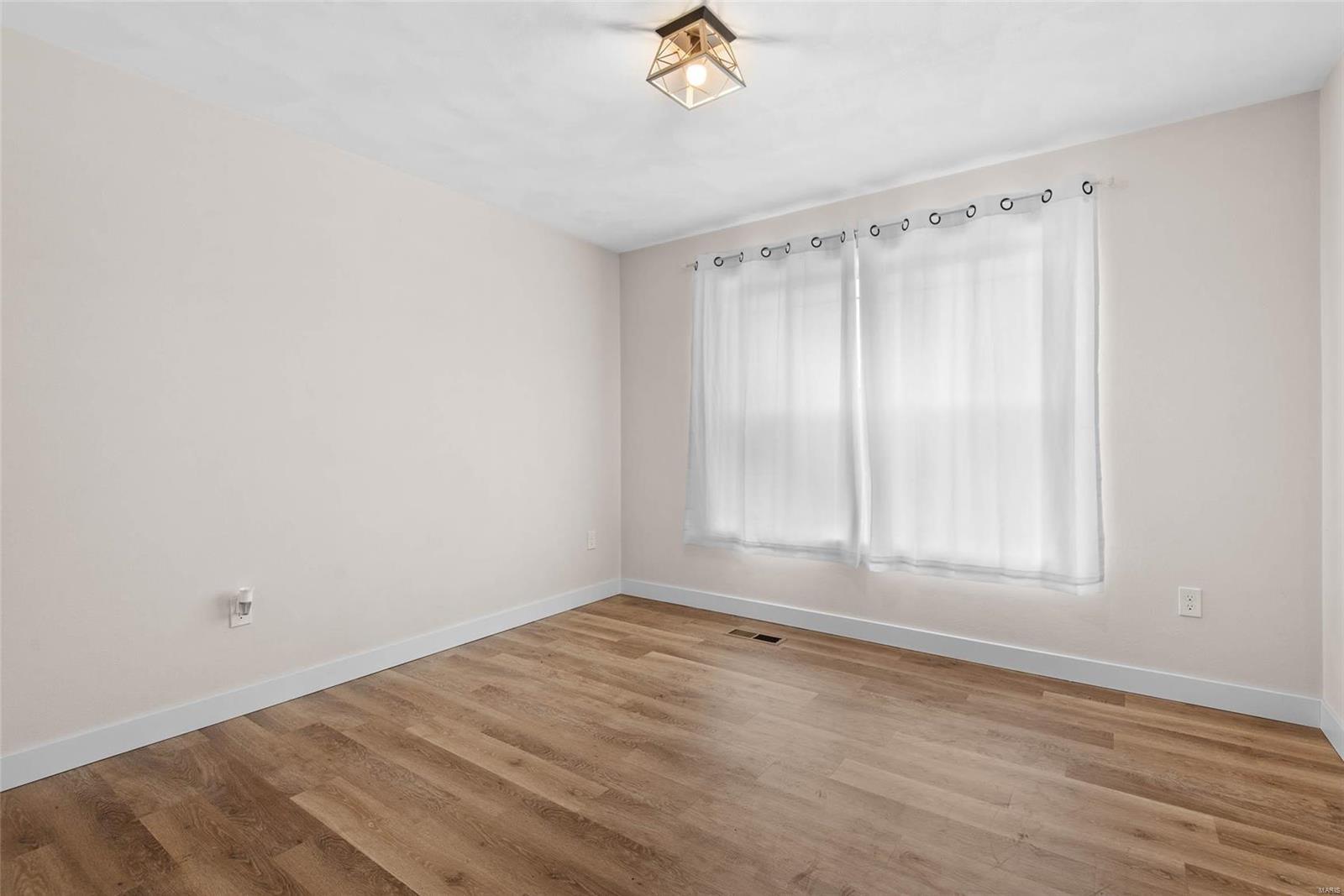 948 Half Moon Property Photo 19