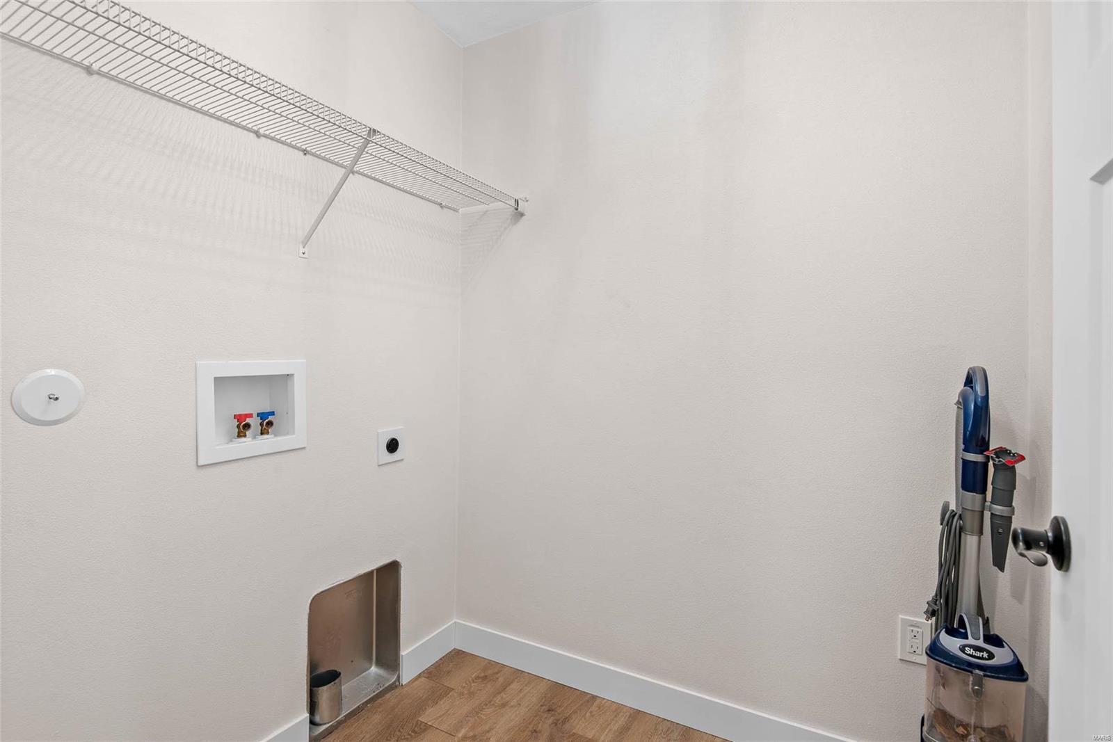 948 Half Moon Property Photo 29