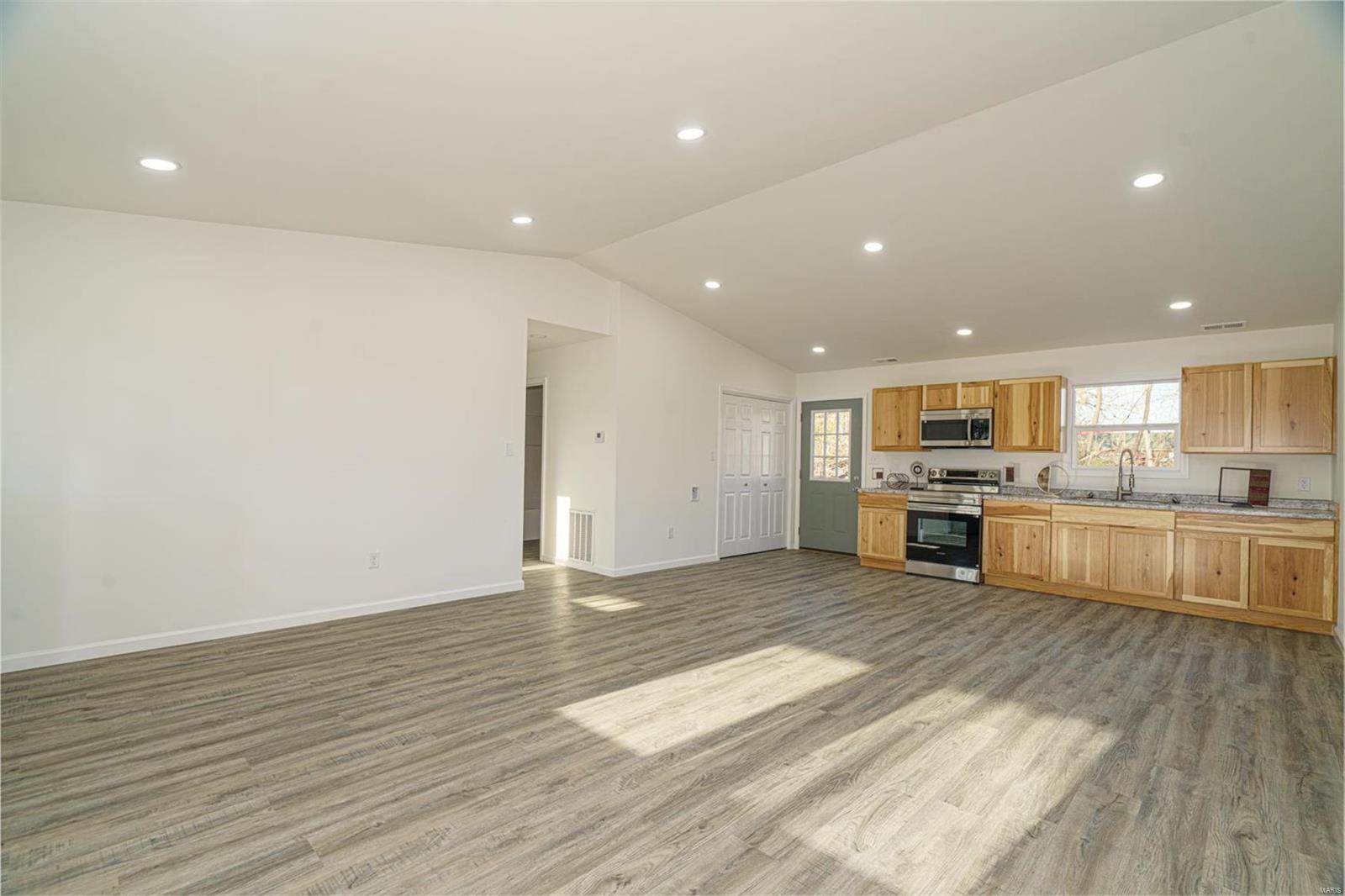 1510 N Mapleshade Road Property Photo 4