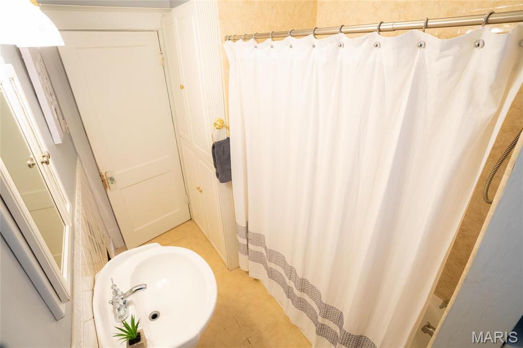 2325 State Street Property Photo 18