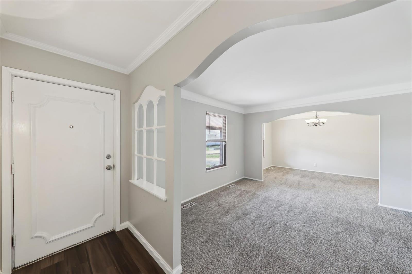 1490 Burnside Ct Property Photo 8
