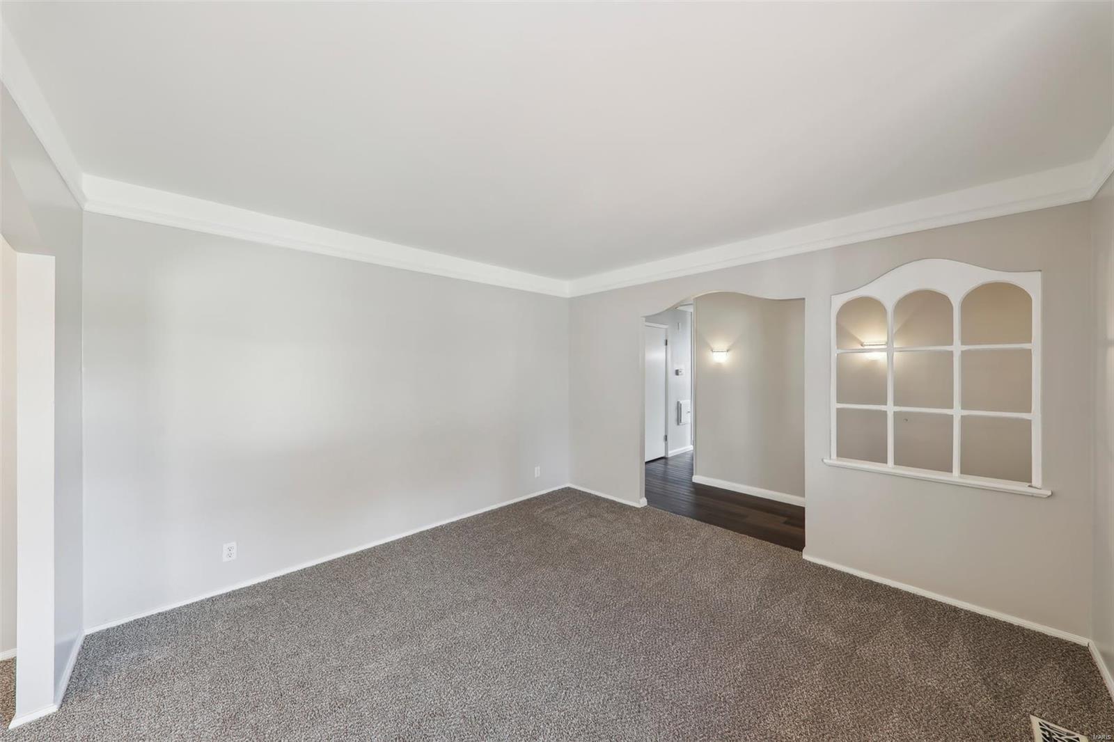 1490 Burnside Ct Property Photo 10