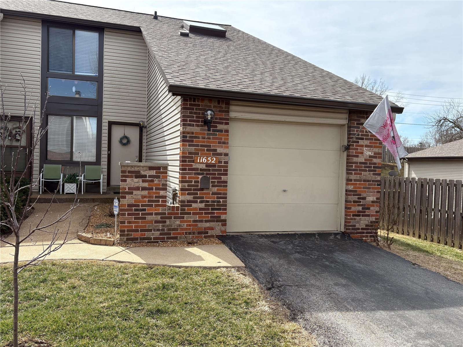 11652 Cedar Walk Dr