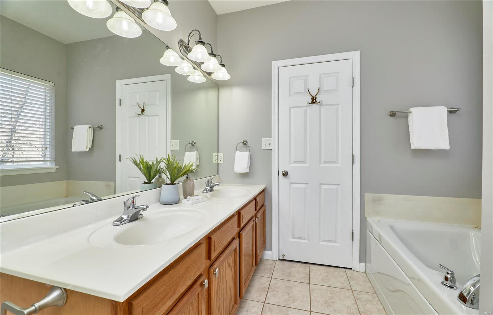 1348 S Lake Sherwood Drive Property Photo 14