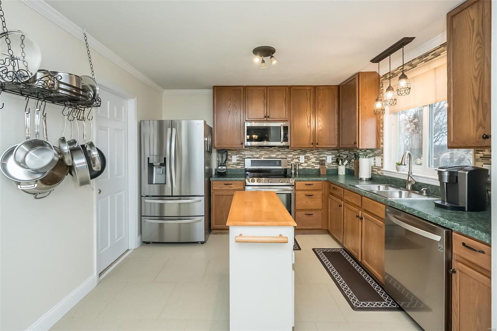 1042 Scenic Oaks Court Property Photo 11