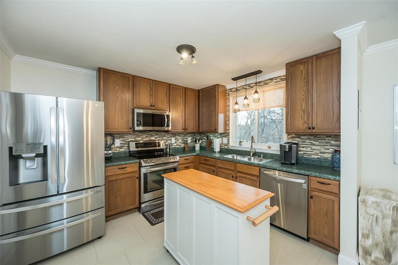 1042 Scenic Oaks Court Property Photo 12