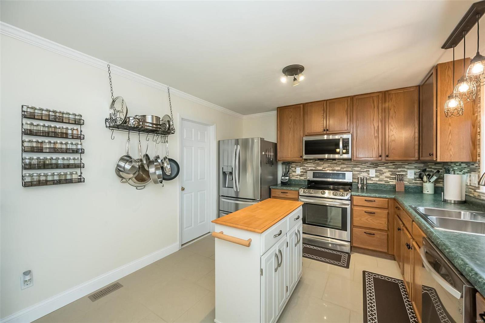 1042 Scenic Oaks Court Property Photo 13