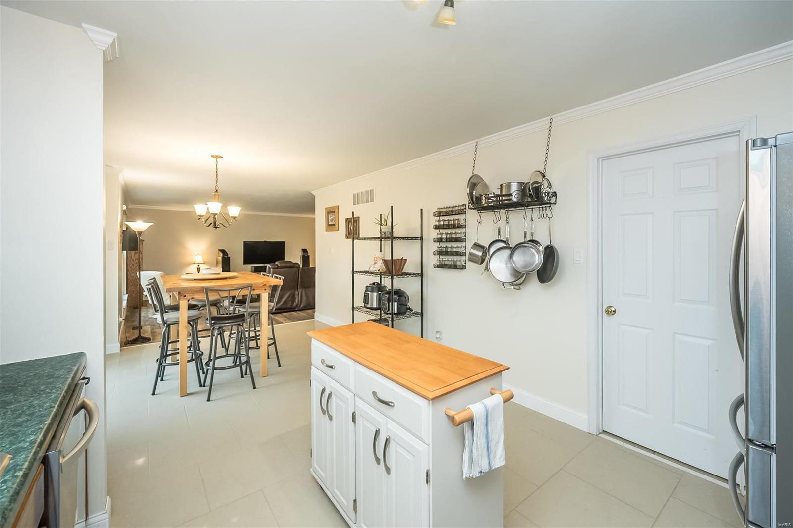 1042 Scenic Oaks Court Property Photo 14