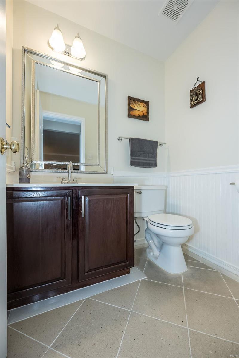 1042 Scenic Oaks Court Property Photo 16