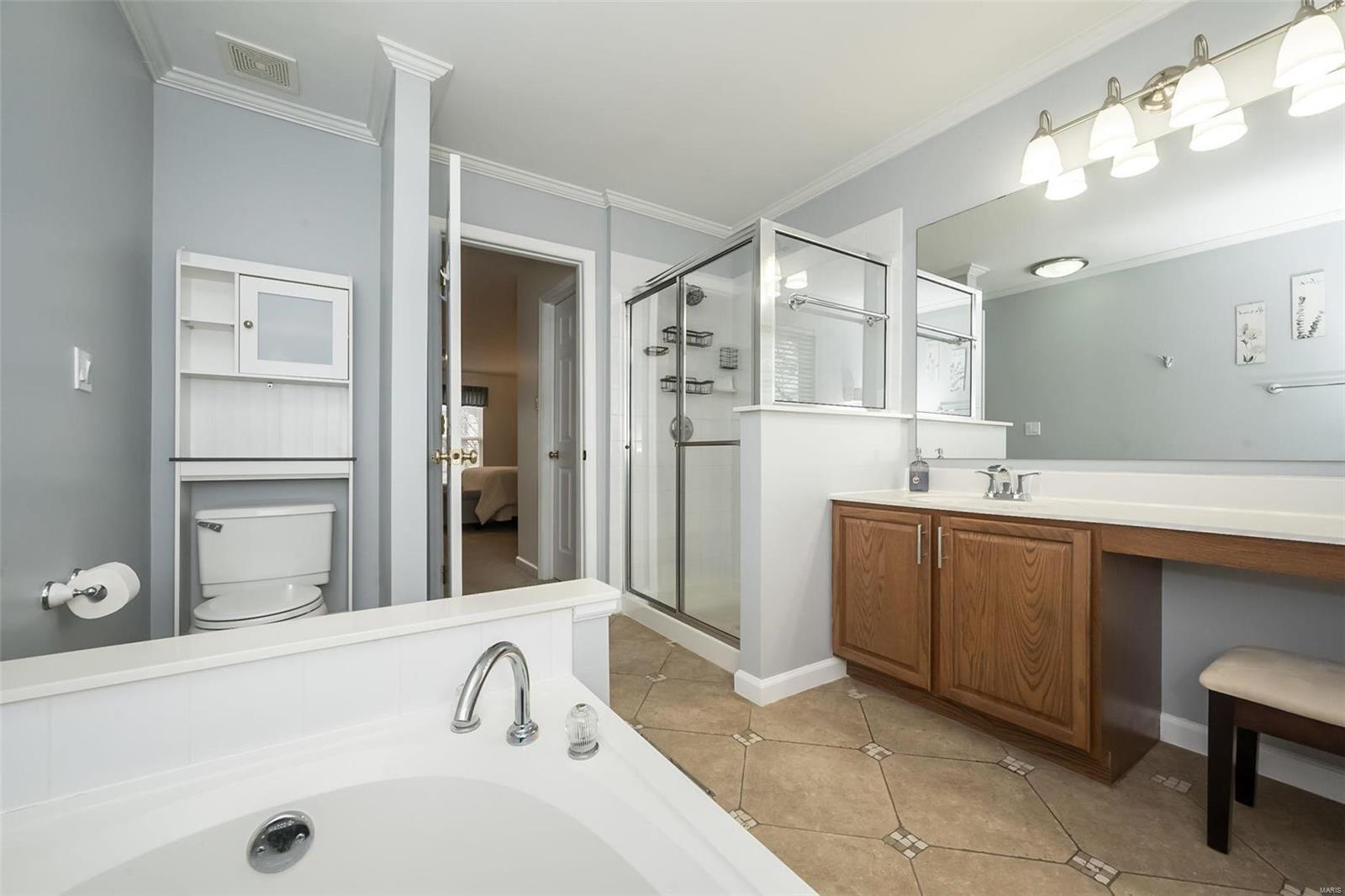 1042 Scenic Oaks Court Property Photo 23