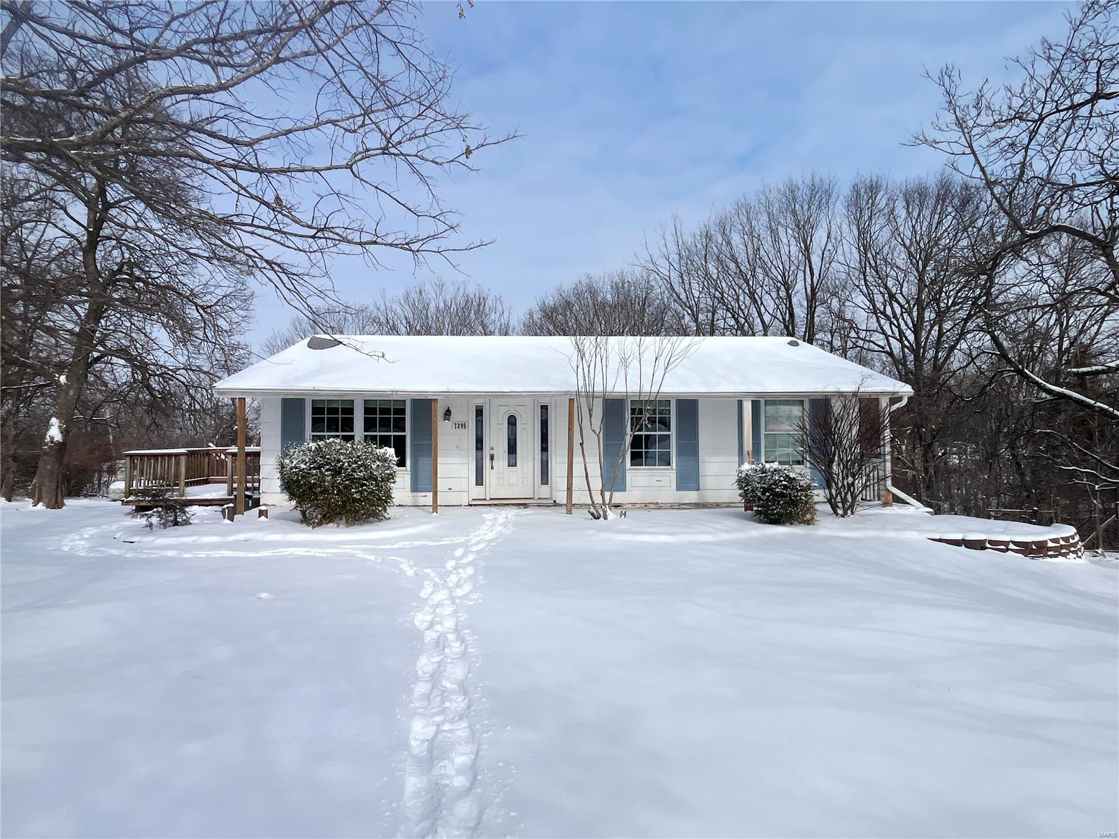 7395 Ridgefield Drive Property Photo