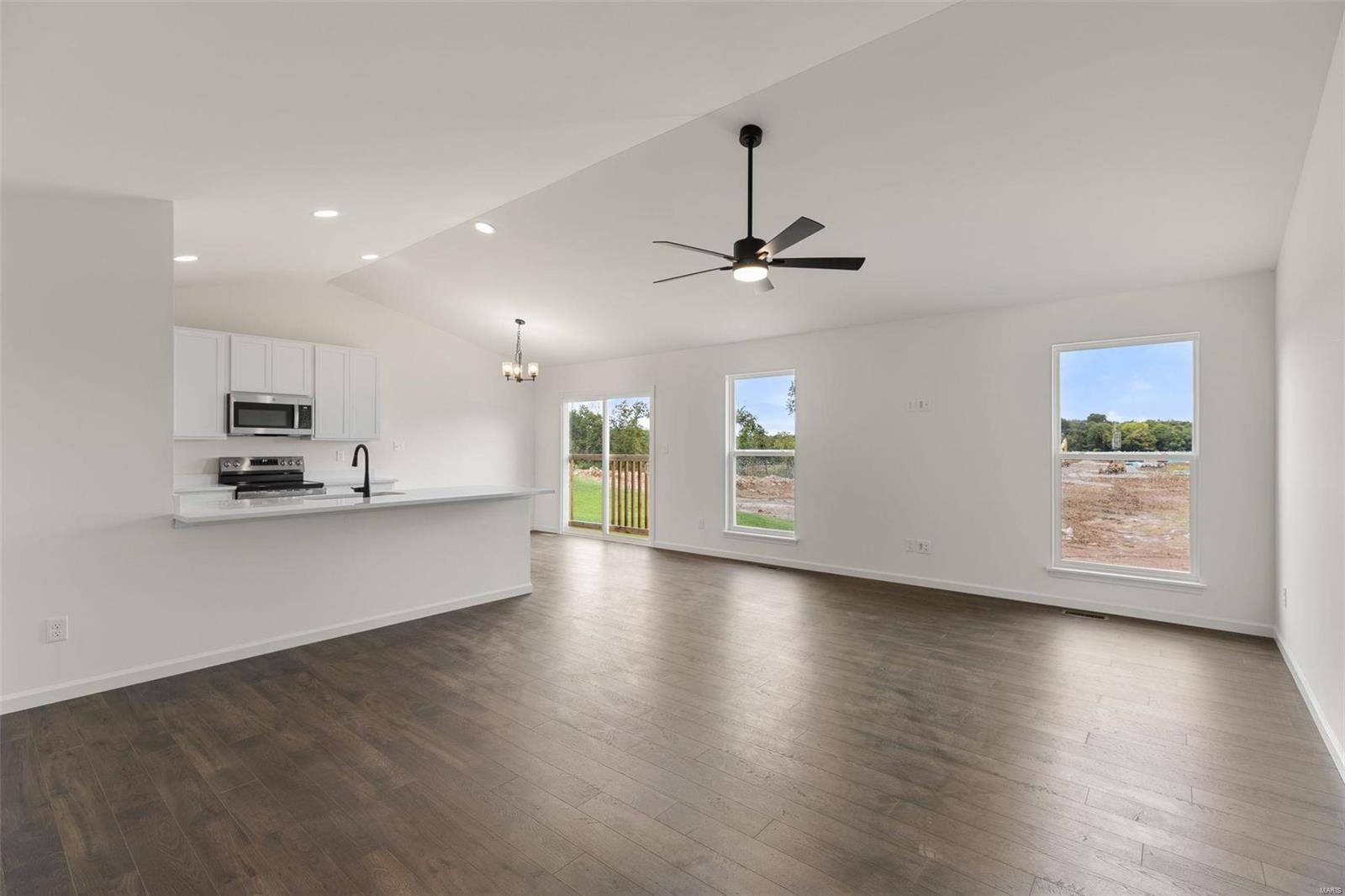 1028 Red Fox Drive Property Photo 2
