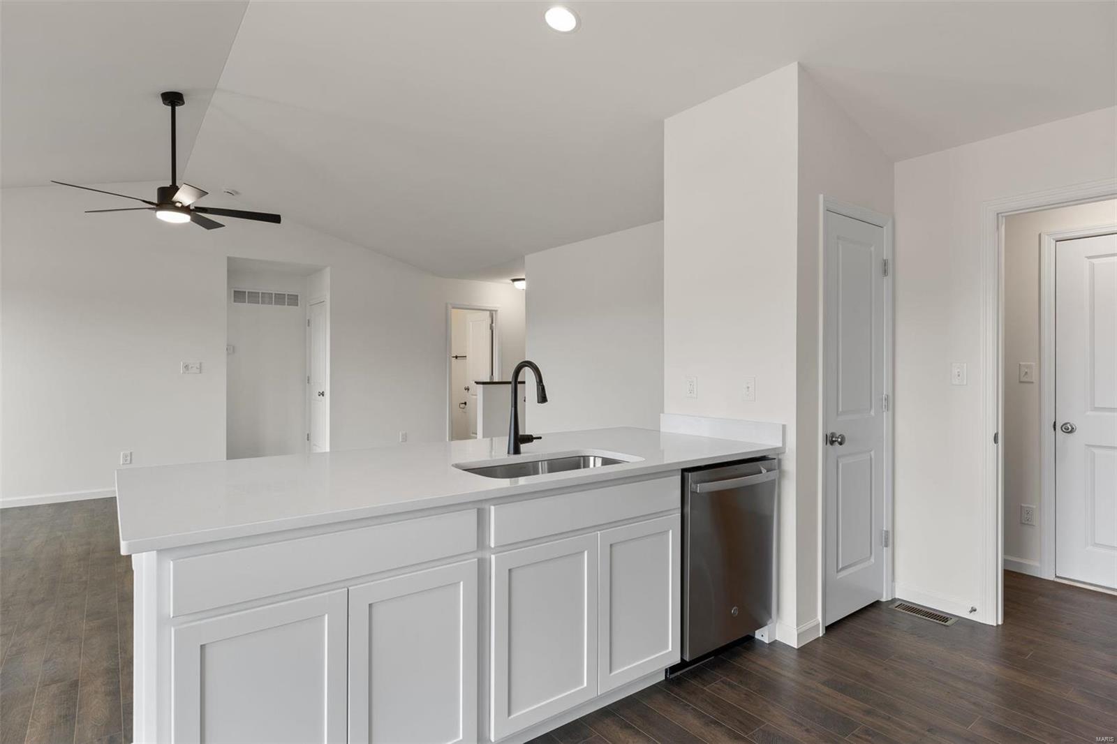 1028 Red Fox Drive Property Photo 11