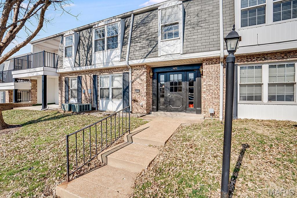 1673 Herault Place E Property Photo 1
