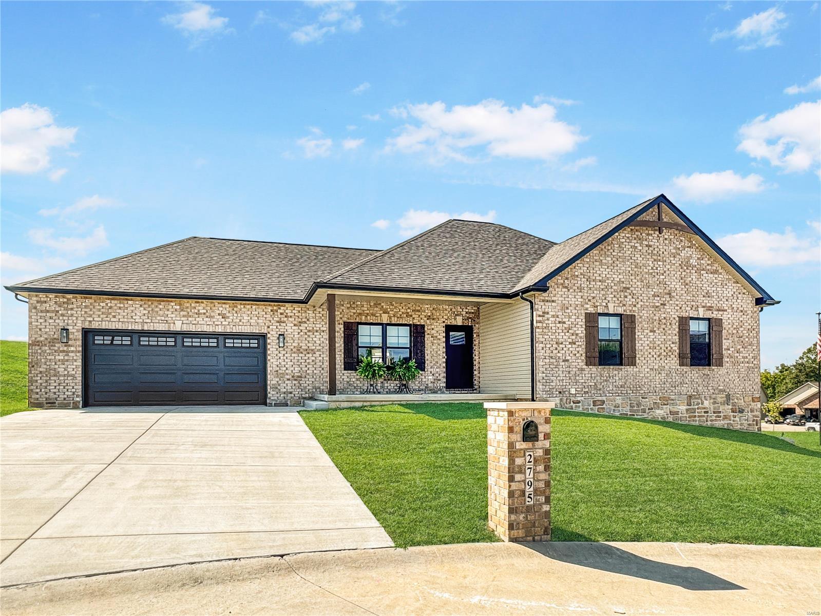 2795 Moon Crest Court Property Photo 1