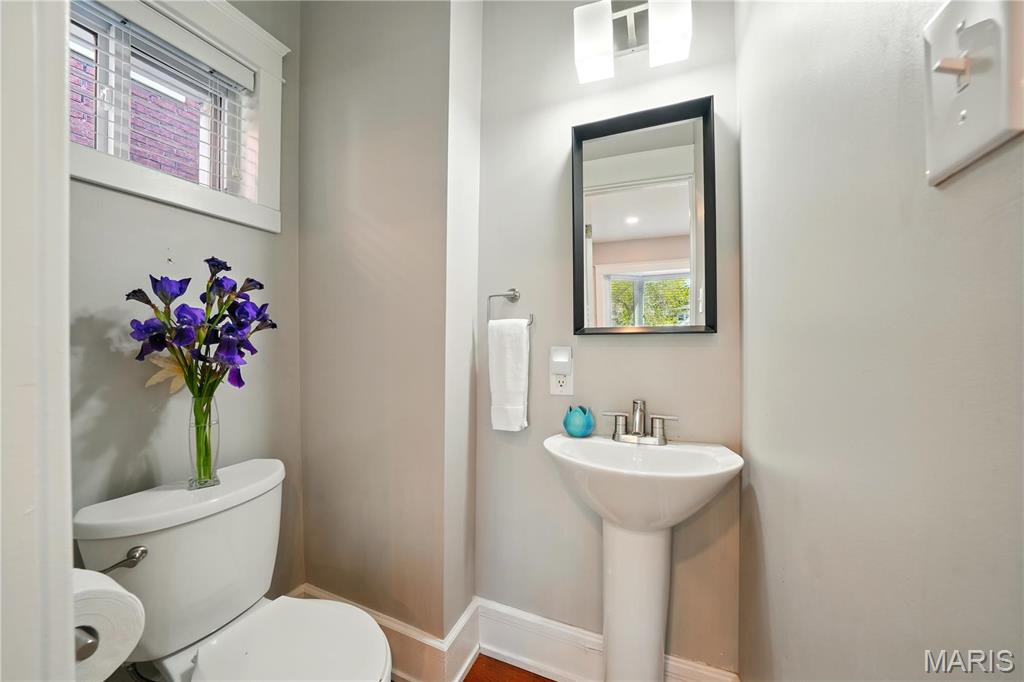 7496 Teasdale Avenue Property Photo 10