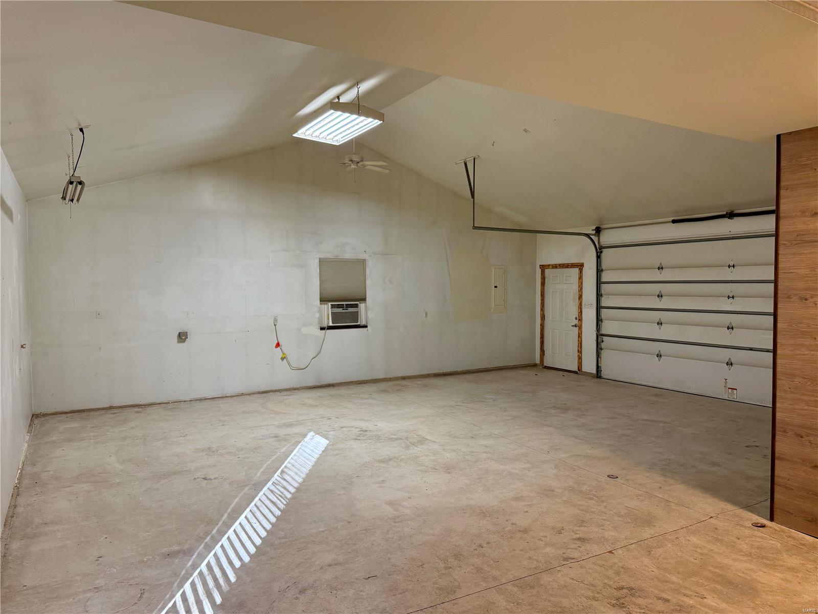 535 W Walnut Street Property Photo 5