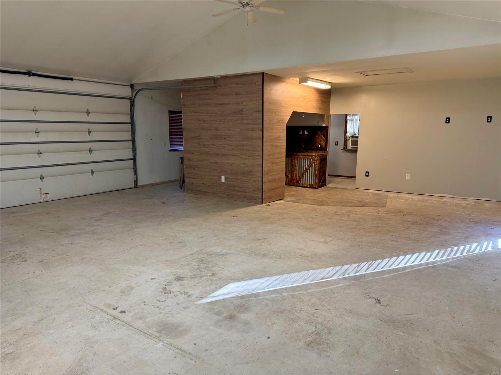 535 W Walnut Street Property Photo 6