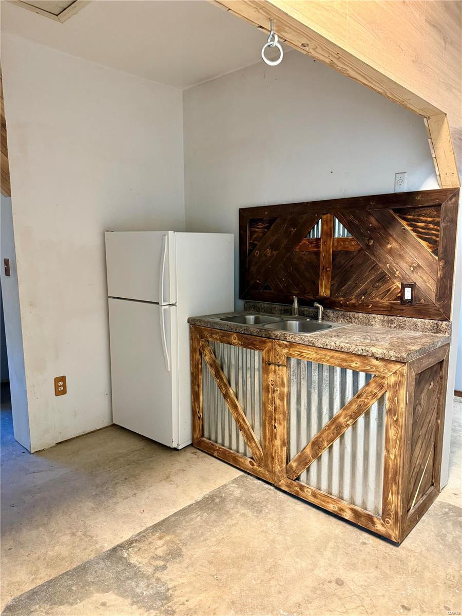 535 W Walnut Street Property Photo 8