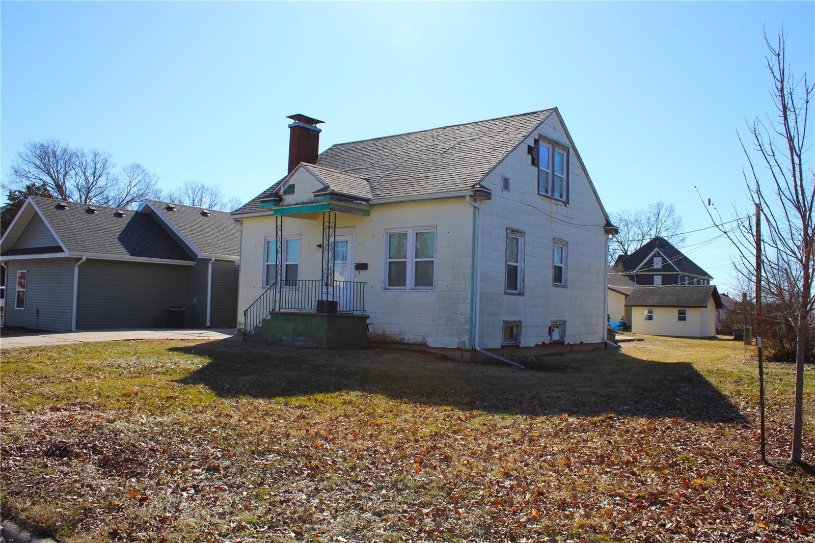 103 W Locust St Property Photo 2