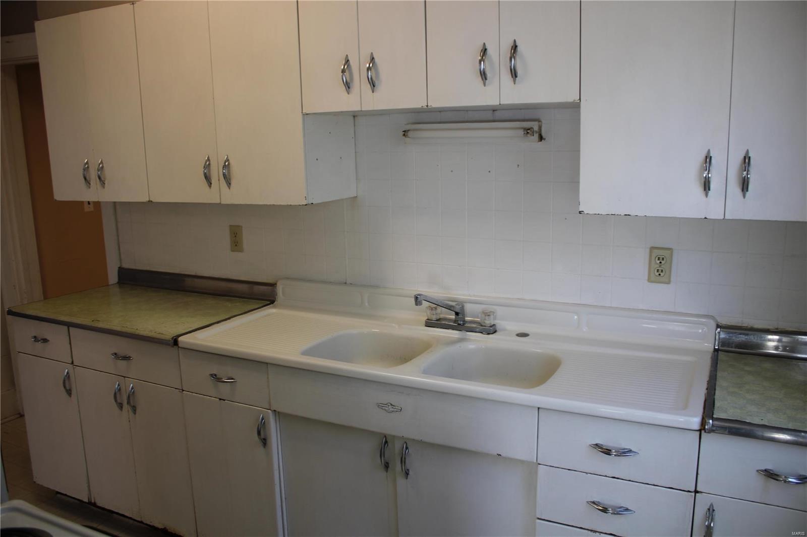 103 W Locust St Property Photo 10