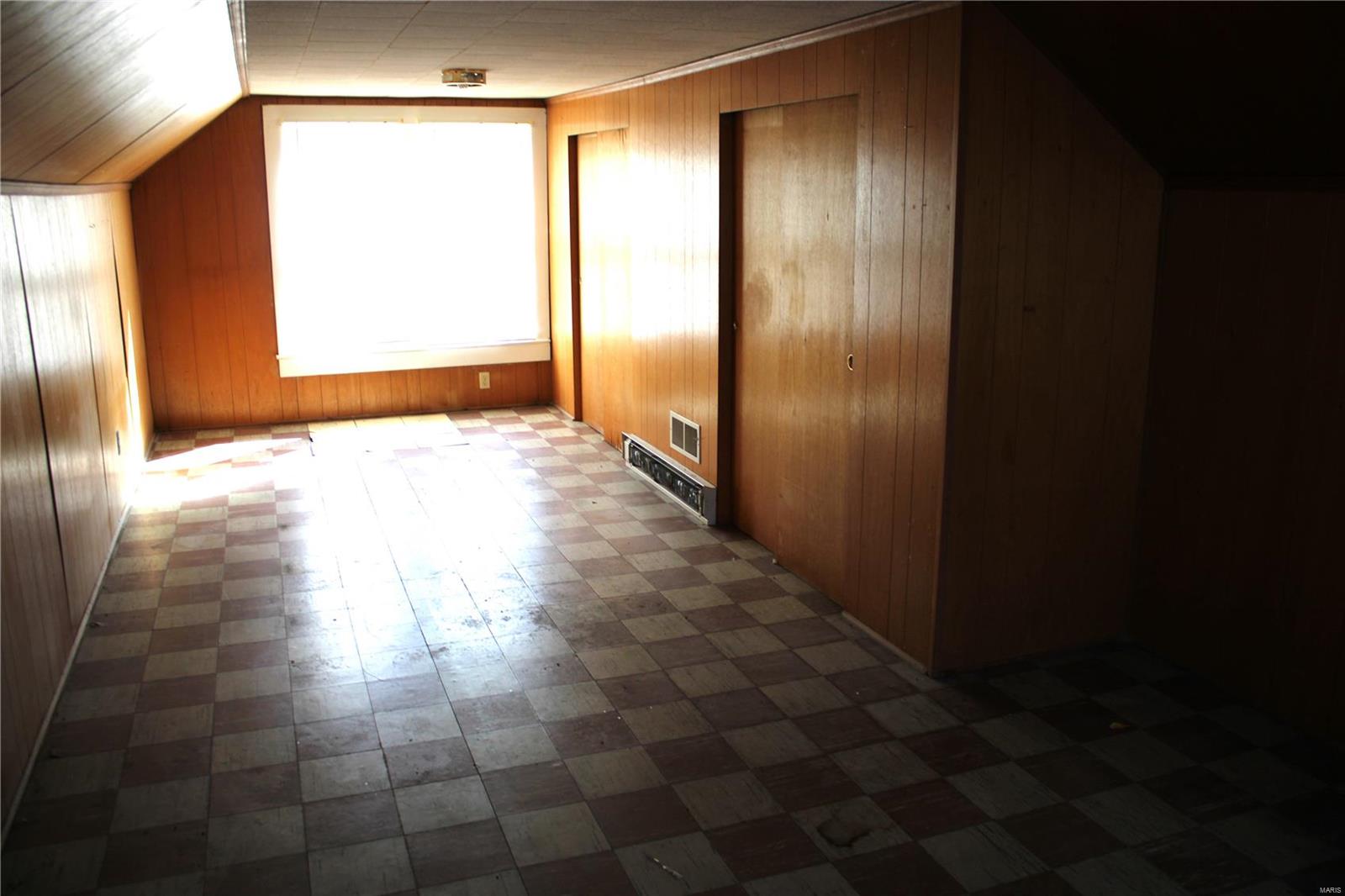 103 W Locust St Property Photo 12