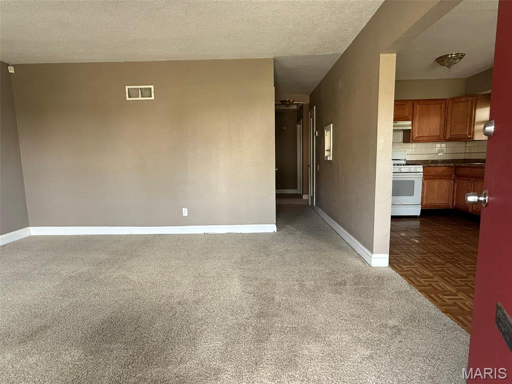 6737 Kenwood Drive Property Photo 2