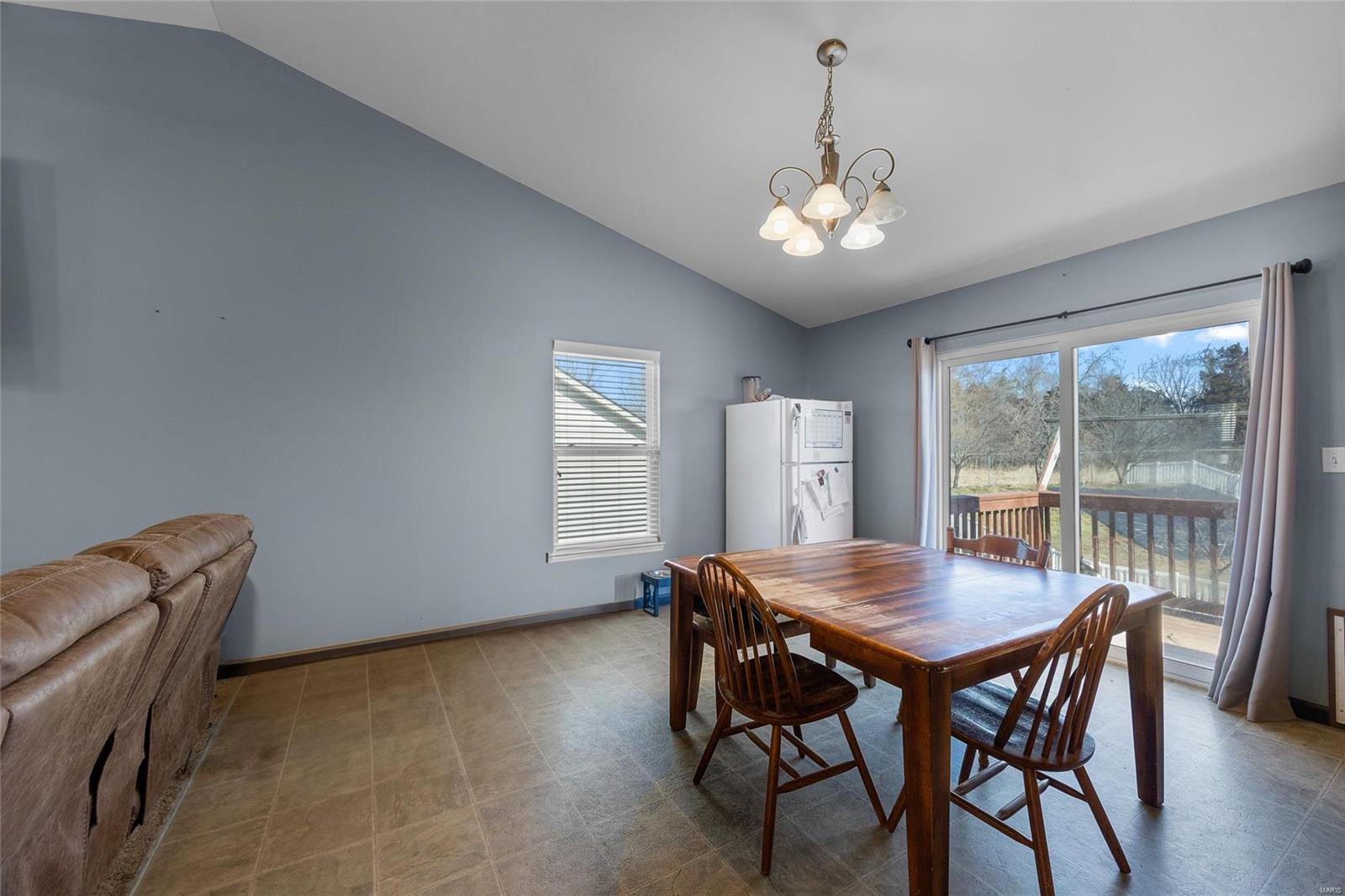 806 Carly Court Property Photo 12