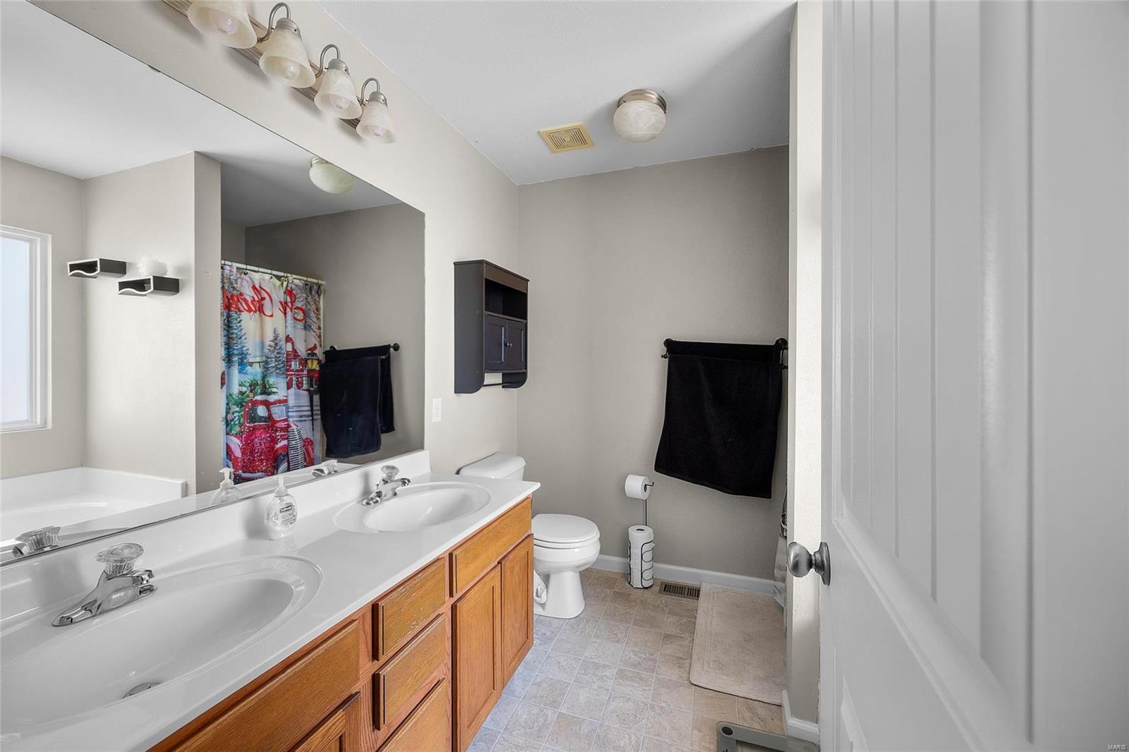 806 Carly Court Property Photo 25