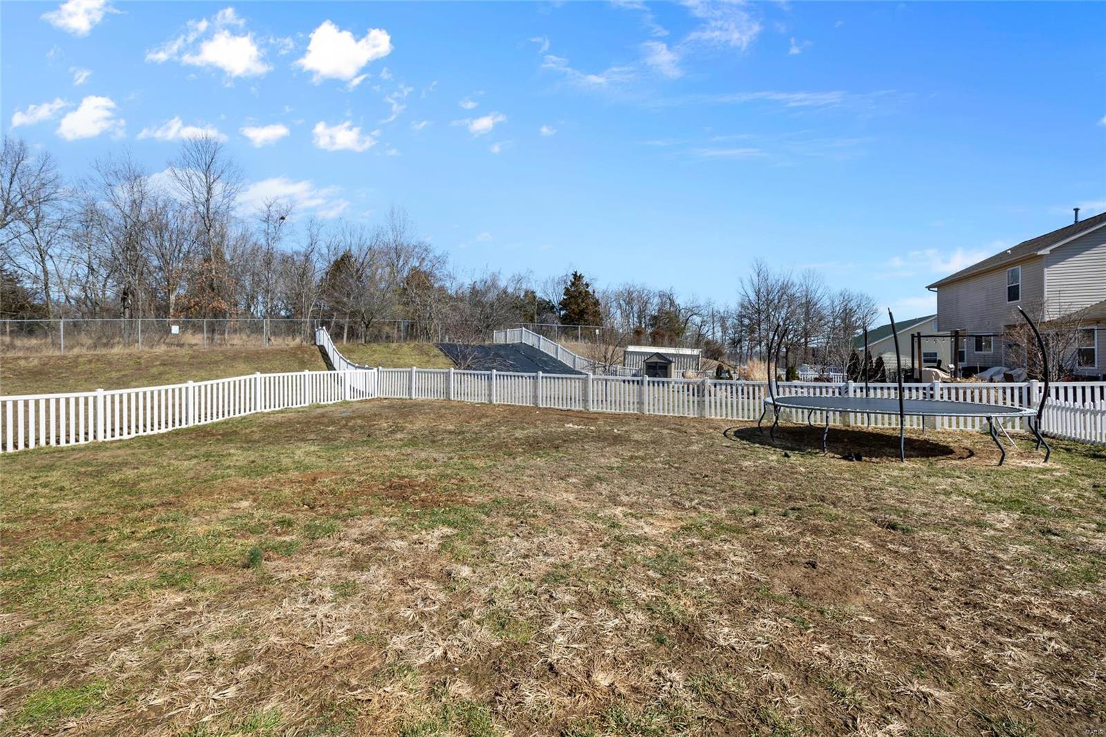 806 Carly Court Property Photo 32