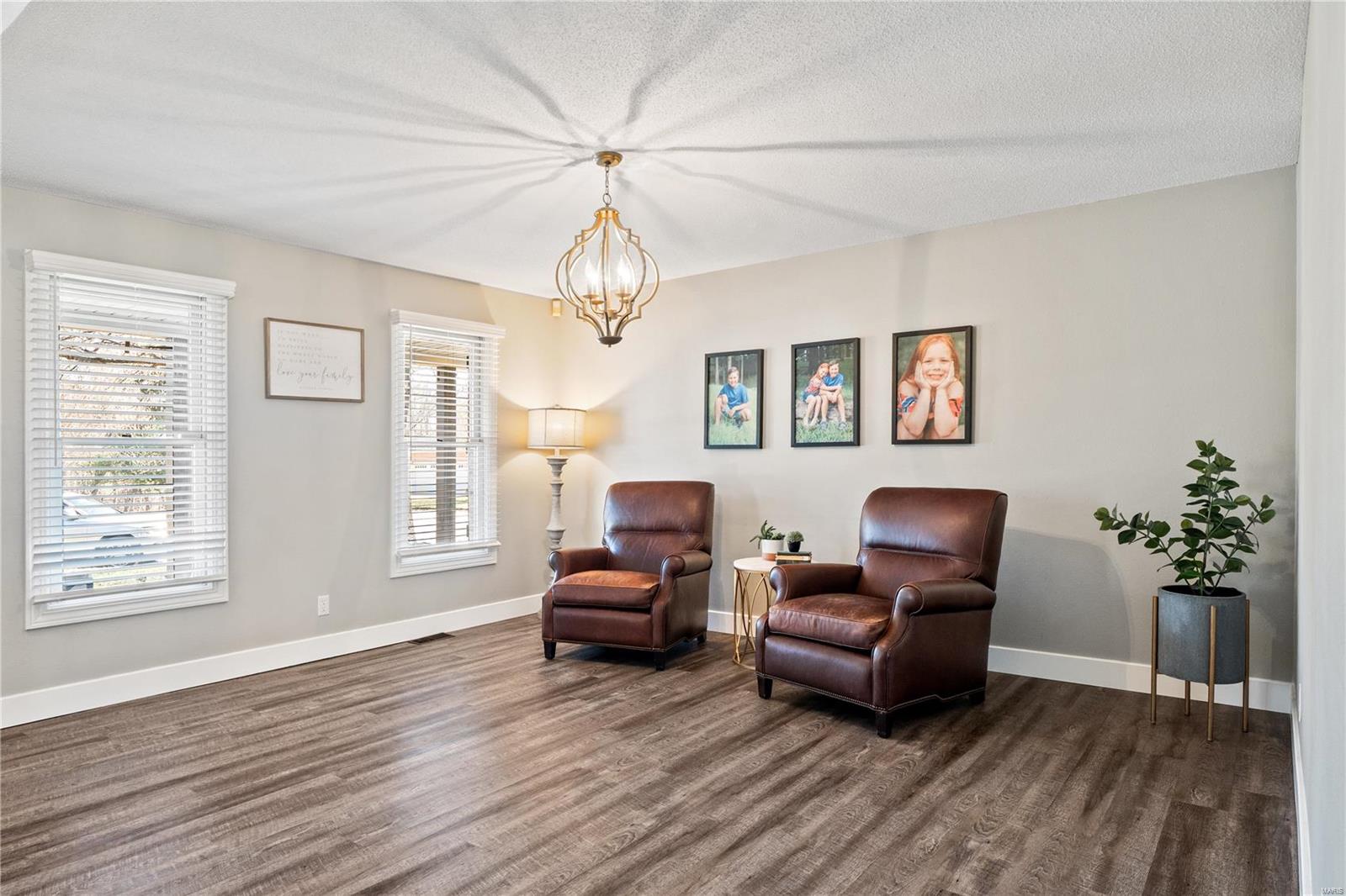 409 Oak Forest Property Photo 16