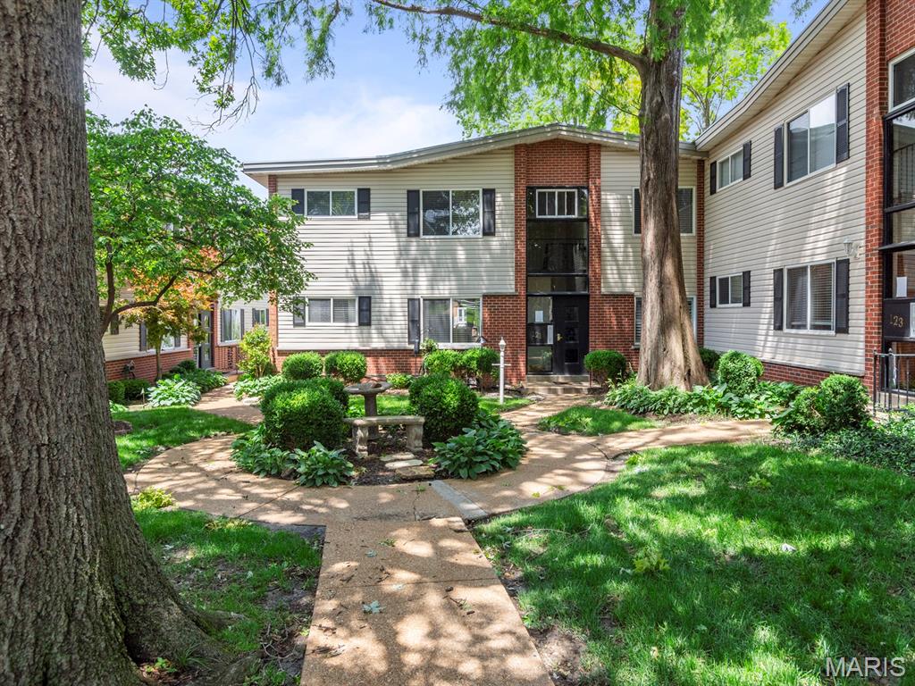 121 E Washington 1e Property Photo 1