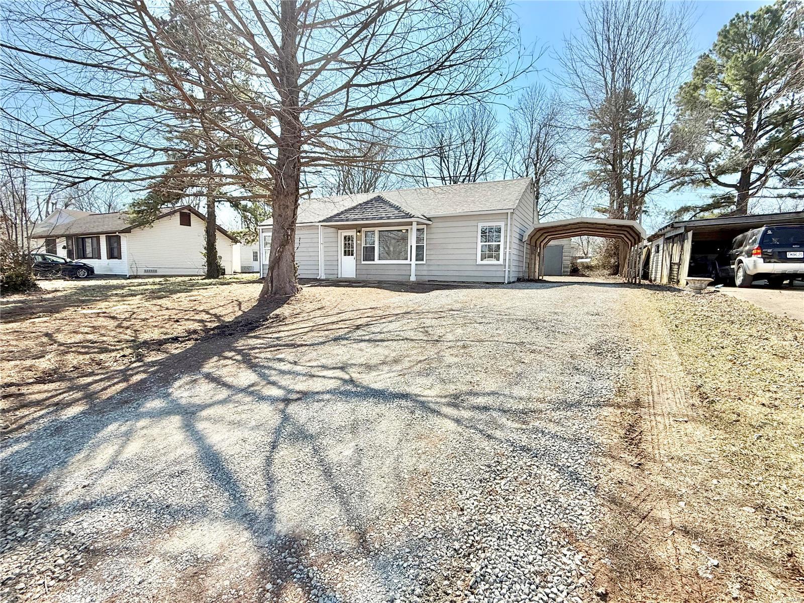 610 Wesley Dr Property Photo 3