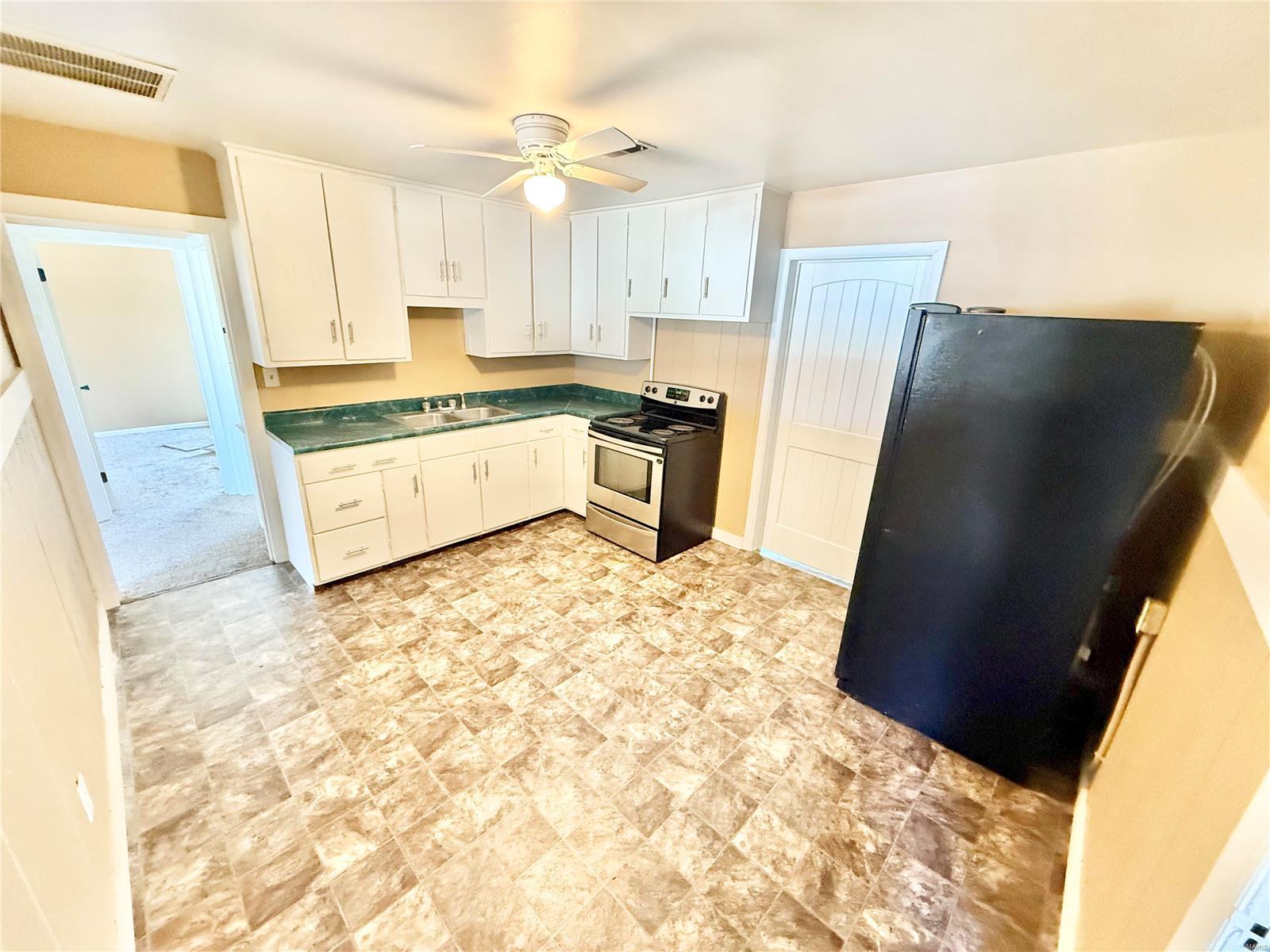 610 Wesley Dr Property Photo 18