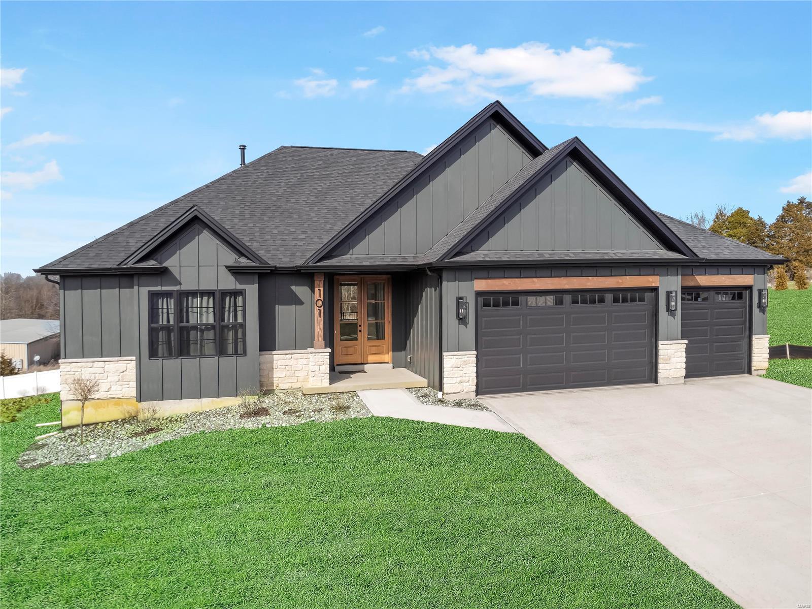 101 Stone Canyon Boulevard Property Photo