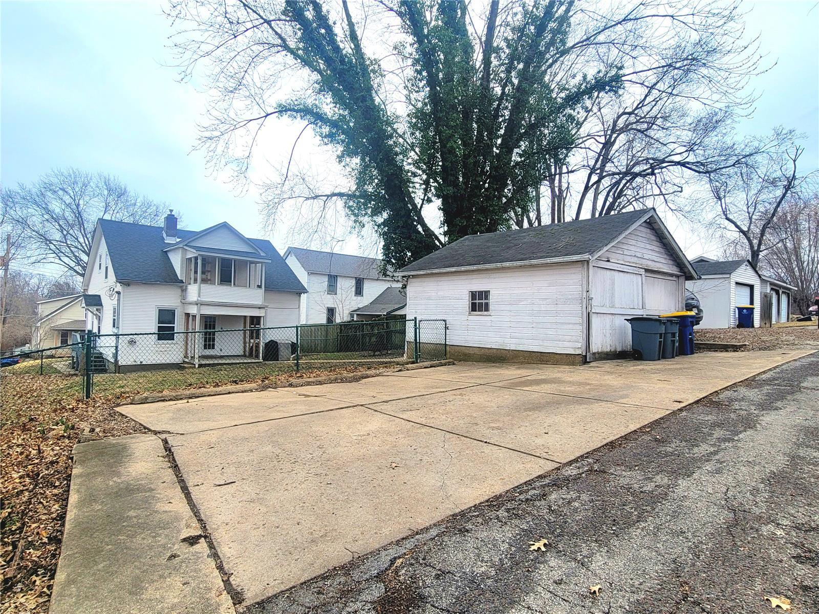 305 Williams Street Property Photo 37