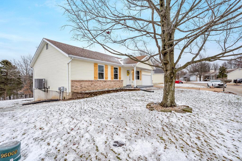 2860 Maplewood Drive Property Photo 3