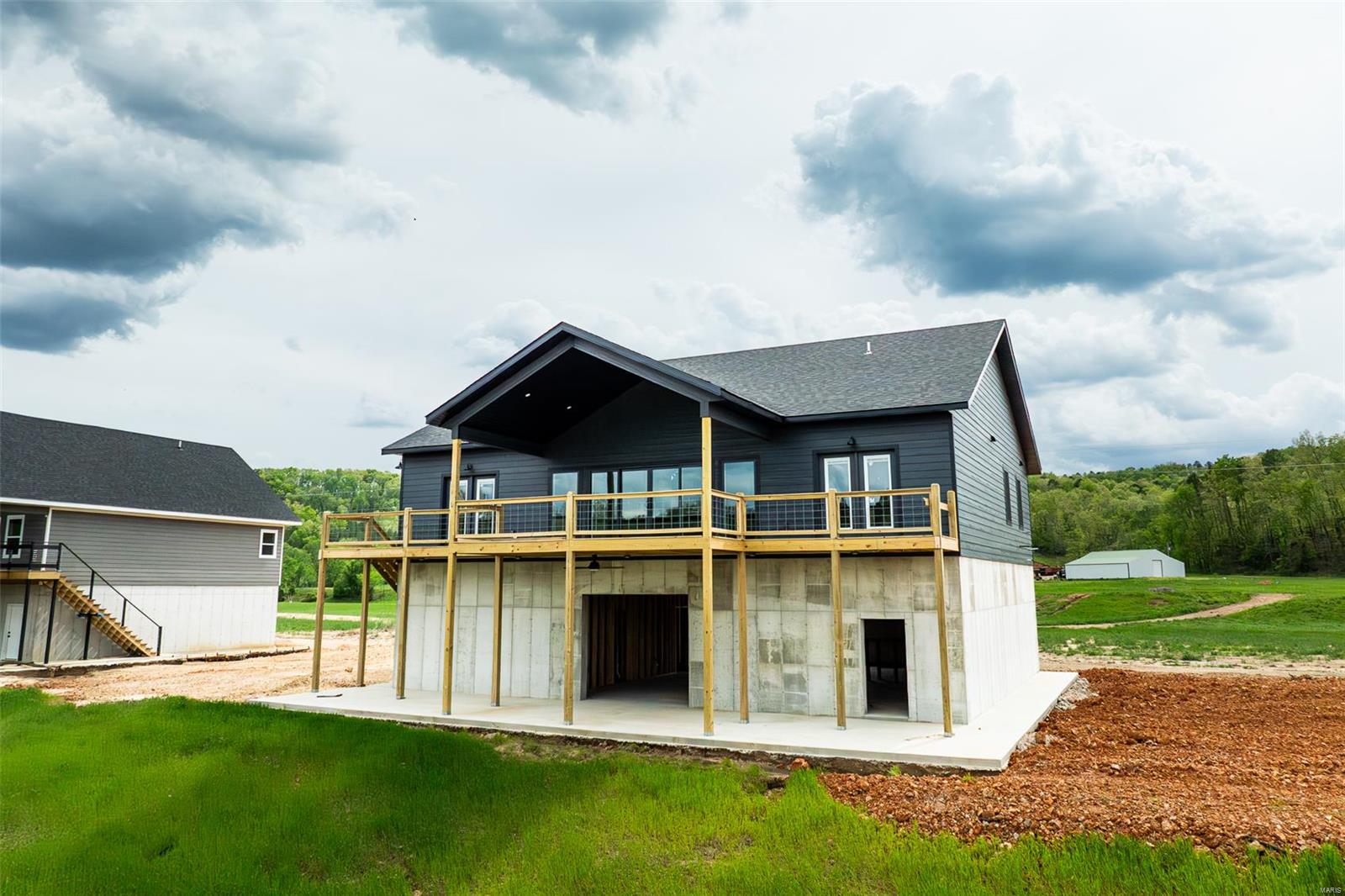 185 Riverside Property Photo