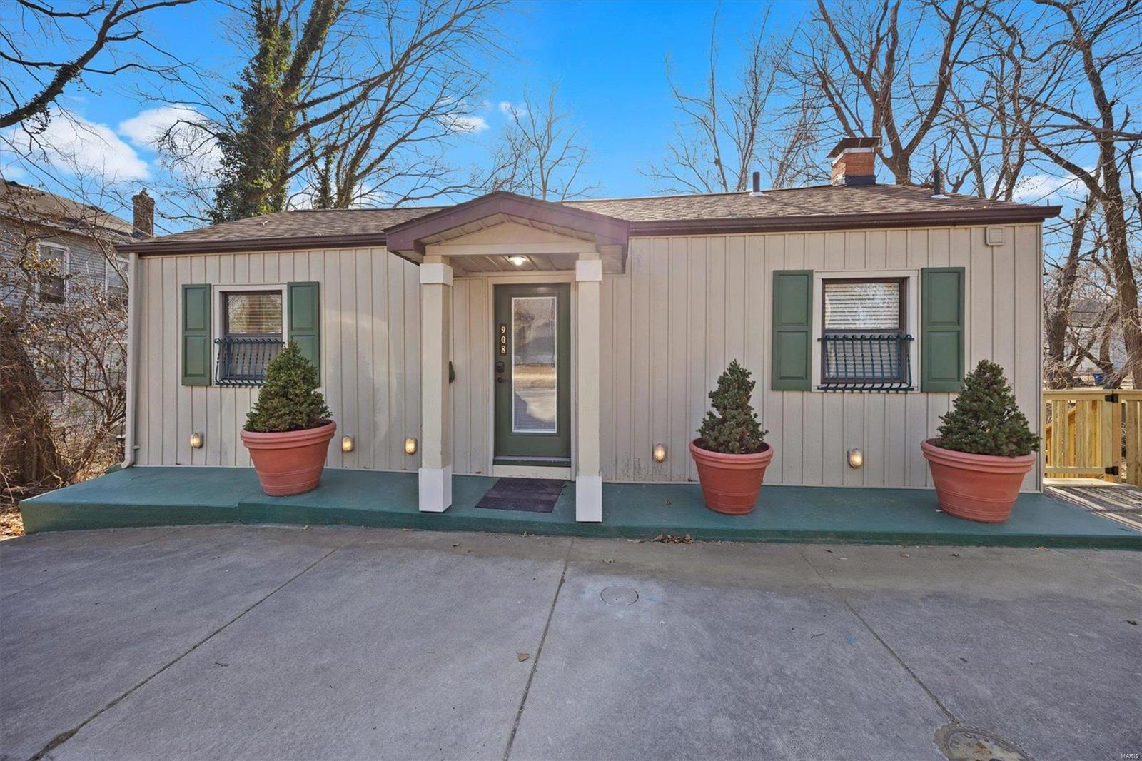 908 State Street Property Photo