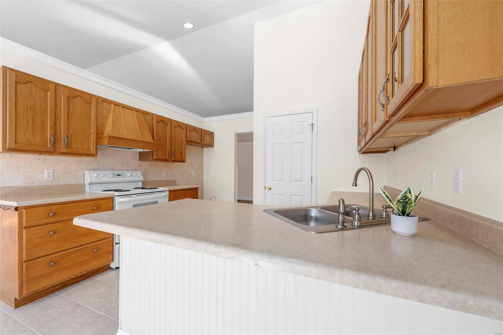 1108 Oak Hollow Drive Property Photo 8